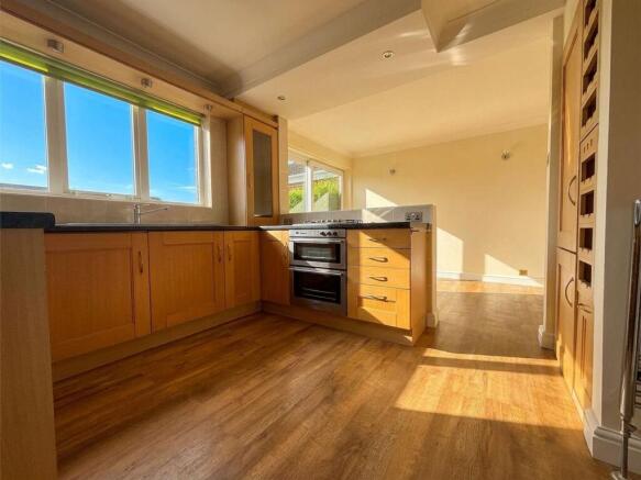 4 bed Semi-Detached for sale Image 5
