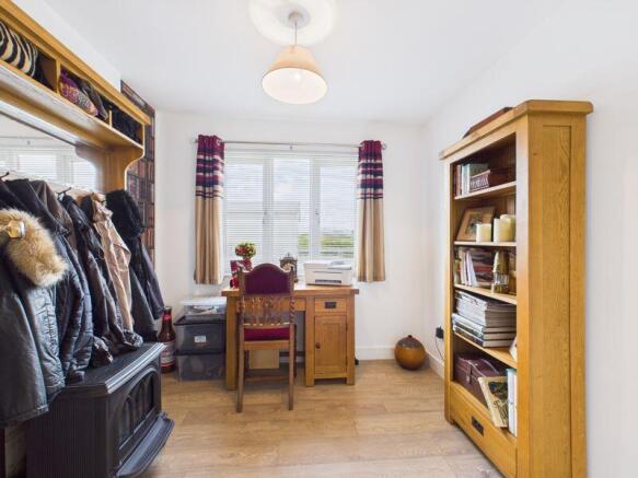 Bedroom/ study