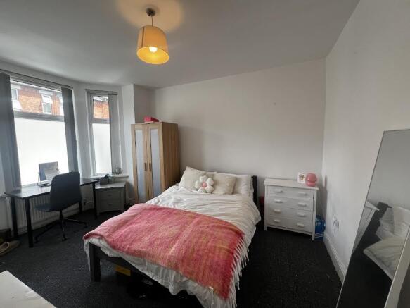6 Bedroom end terrace house - HMO
