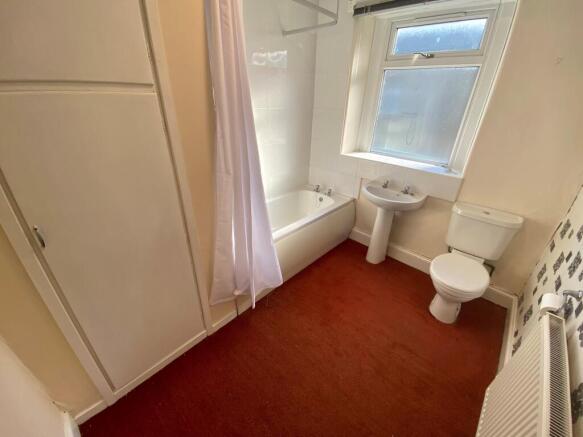 2 bed House to rent Image 5