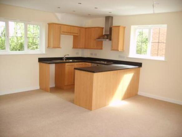 2 bed Apartment to rent Image 4