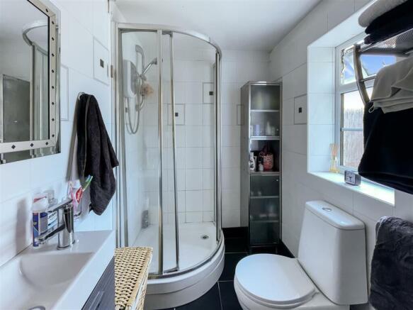 ensuite.JPG