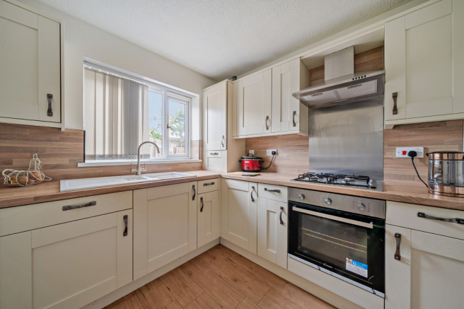 4 bed Detached for sale Image 4
