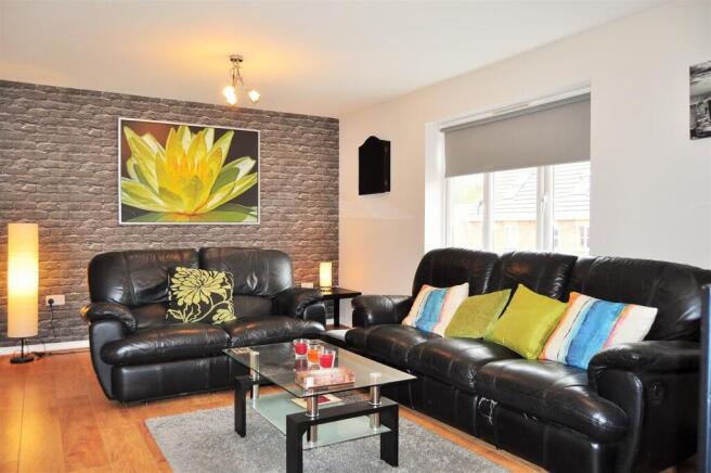 Batsman Close, 8, Living1.JPG