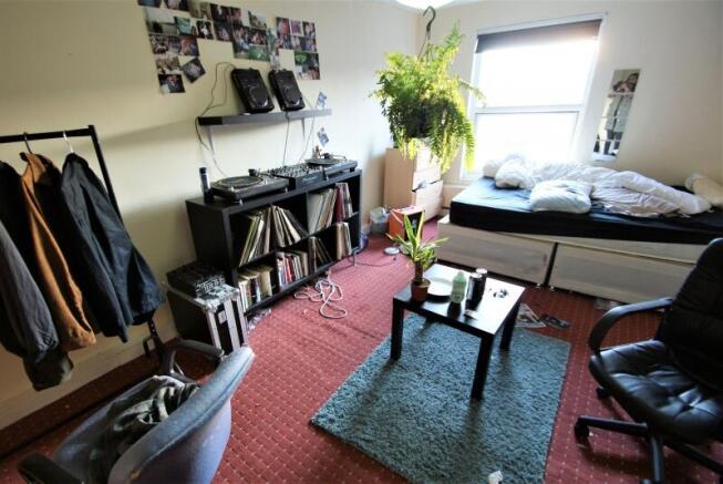 6 bed Terraced to rent Image 5