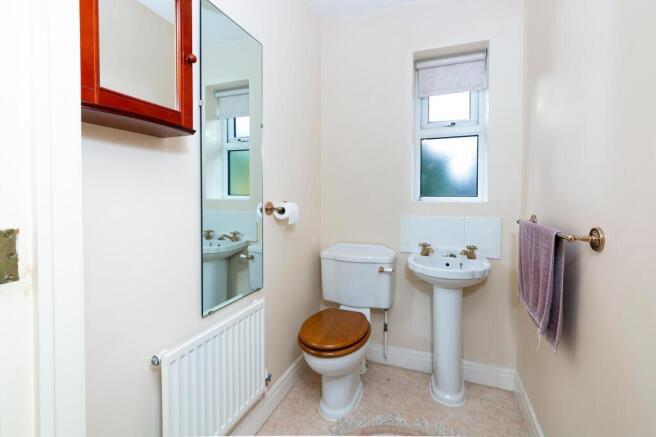 5 bed Detached for sale Image 9