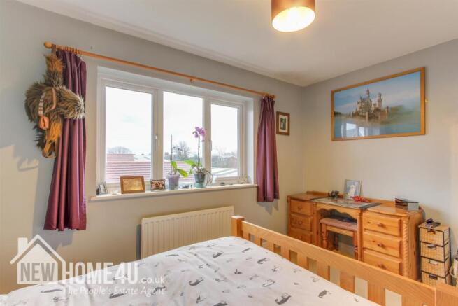 MASTER BEDROOM: