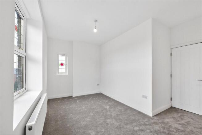 4 bed Detached for sale Image 8