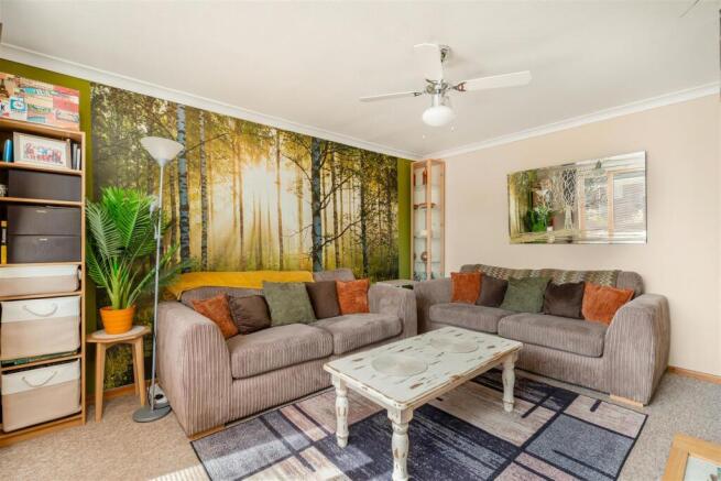 24 Margaret Close, Banbury-3.jpg