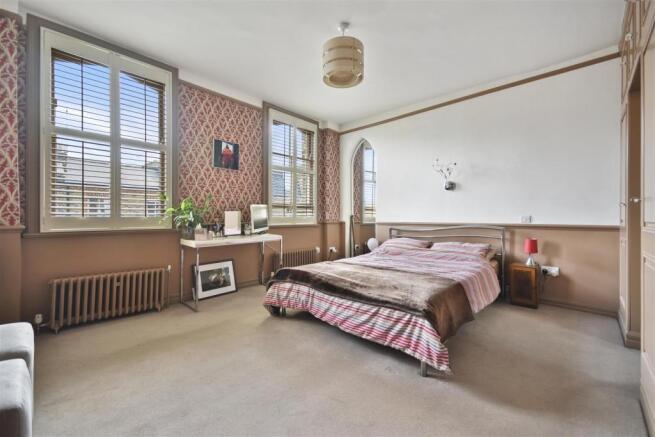 FB - Crofton Lodge - BedroomB3 (1).JPG