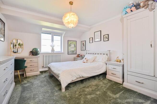 4 bed Detached for sale Image 12