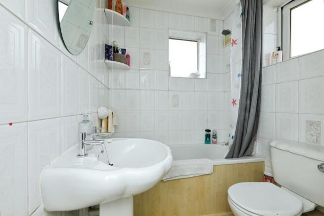 3 bed Semi-Detached for sale Image 9