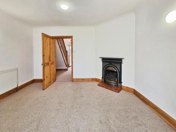 3 bed Semi-Detached for sale Image 2