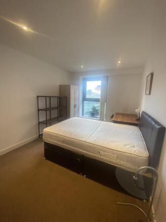 2 bed Apartment to rent Image 4