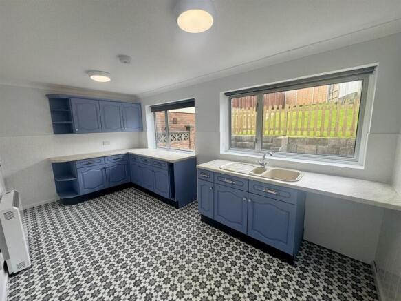 Kitchen (1/2)