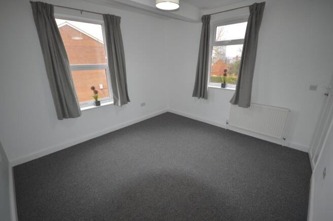 2 bed End of Terrace to rent Image 5