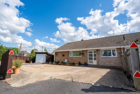 Cardigan Road, Stanion, Kettering, NN14 1BY