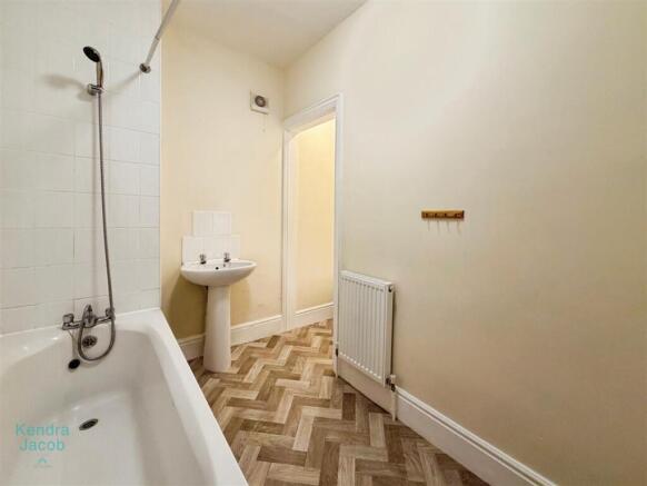 3 bed Semi-Detached for sale Image 12