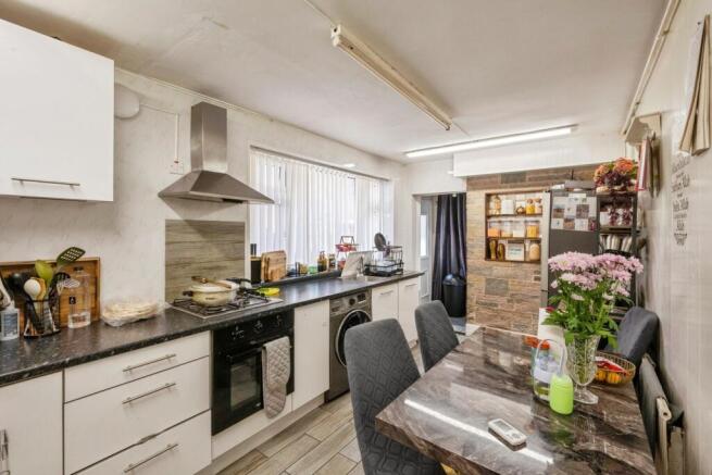 3 bed Terraced for sale Image 6