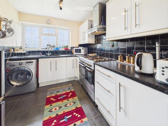 2 bed Flat for sale Image 5