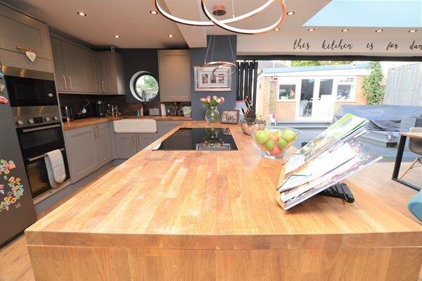 open plan dining/kitchen