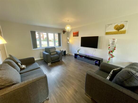 Lounge/Dining Room