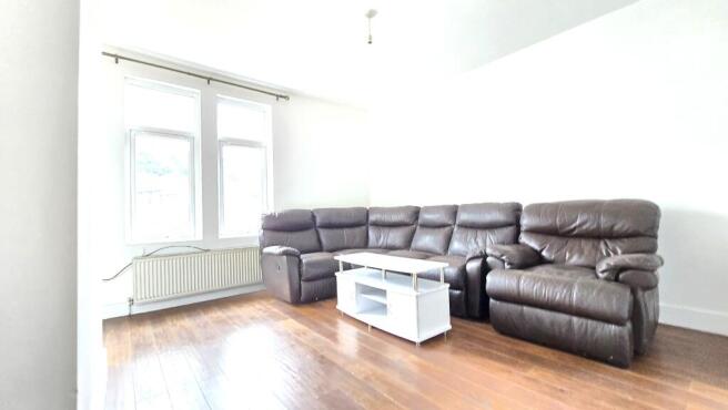 2 bed Flat to rent Image 4