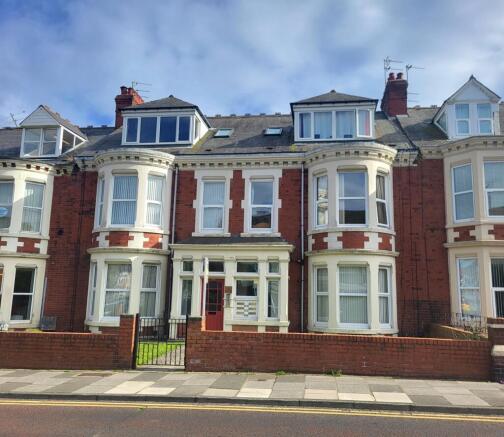 2-bed flat on Marine Avenue, Whitley Bay, NE26, £145,000