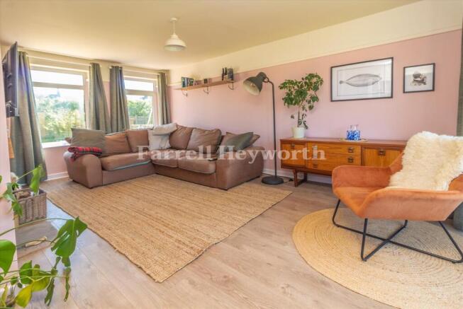 Lounge image 3