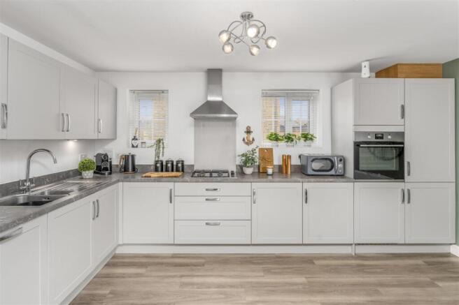 12 Blackwell Drive, Bodicote-6.jpg