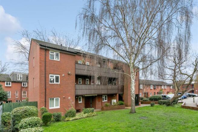 Arnott Close, W4 - FOR SALE