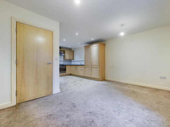 2 bed Ground Flat to rent Image 4
