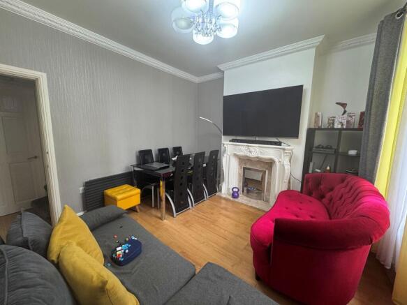 Racecommon Road, Barnsley, S70 photo 2