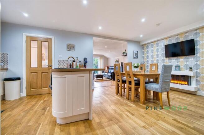 KITCHEN / DINING ROOM
