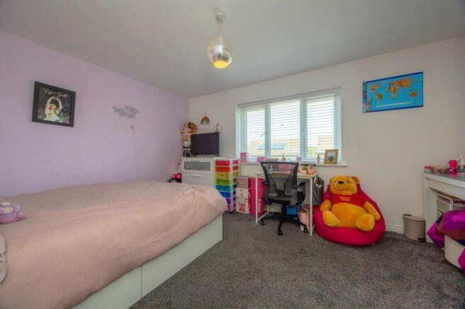 3 bed Town House for sale Image 9
