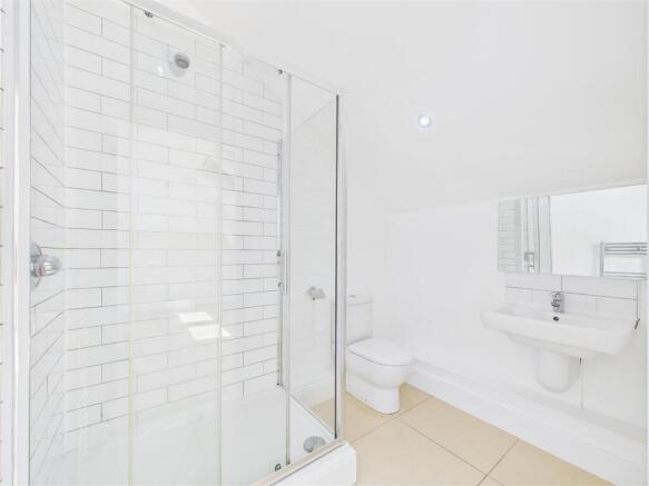 2 bed Apartment to rent Image 11