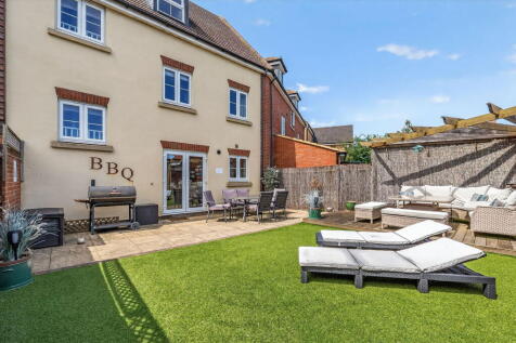 Brooklands Avenue, Wixams