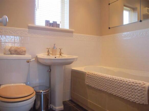 BATHROOM/WC