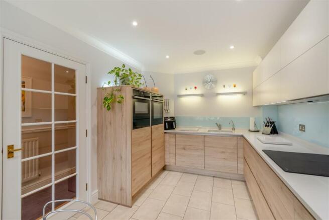8556436-interior14.jpg