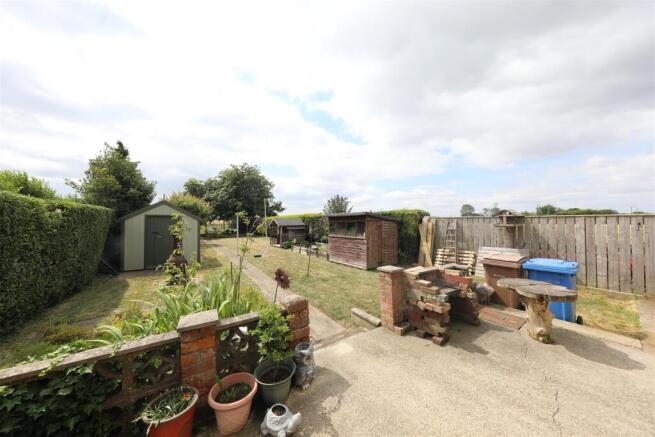 5 bed Semi-Detached for sale Image 7