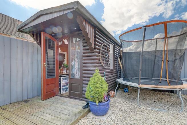 Garden Cabin and Deck