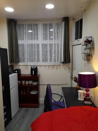 Studio to rent Image 8
