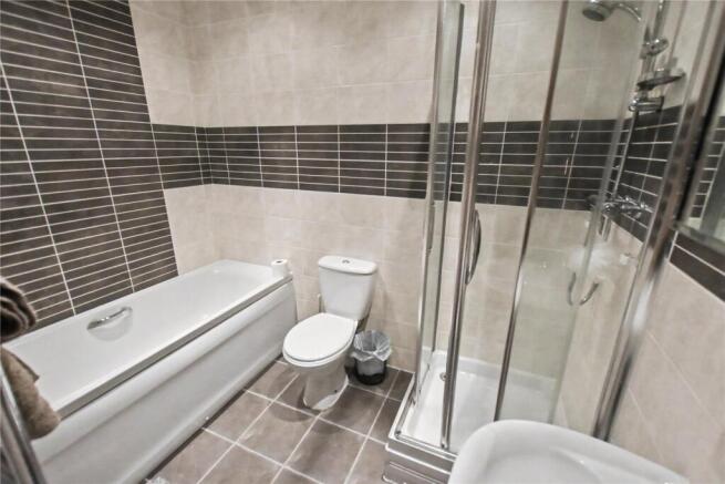 3 bed Apartment for sale Image 10