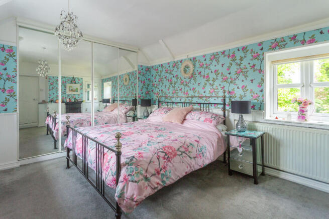 bedroom 1b