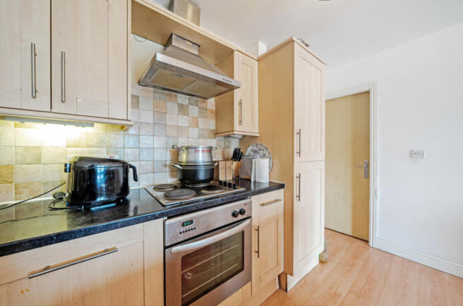 2 bed Flat for sale Image 5