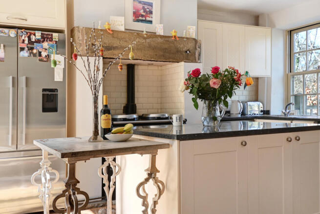 4 bed Semi-Detached for sale Image 8