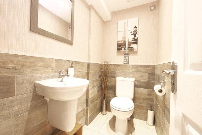 3 bed Semi-Detached for sale Image 8