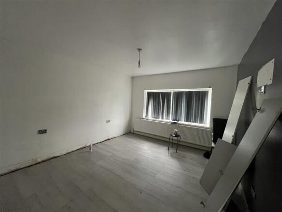 6 bed Detached for sale Image 10