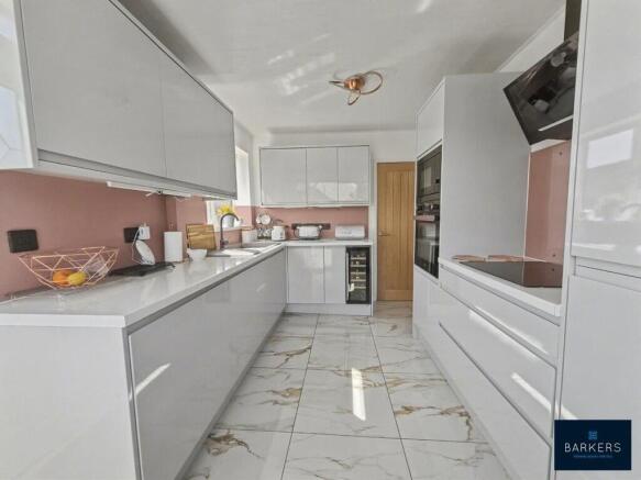 2 bed Semi-Detached Bungalow for sale Image 8