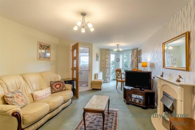 8703617-interior13.jpg